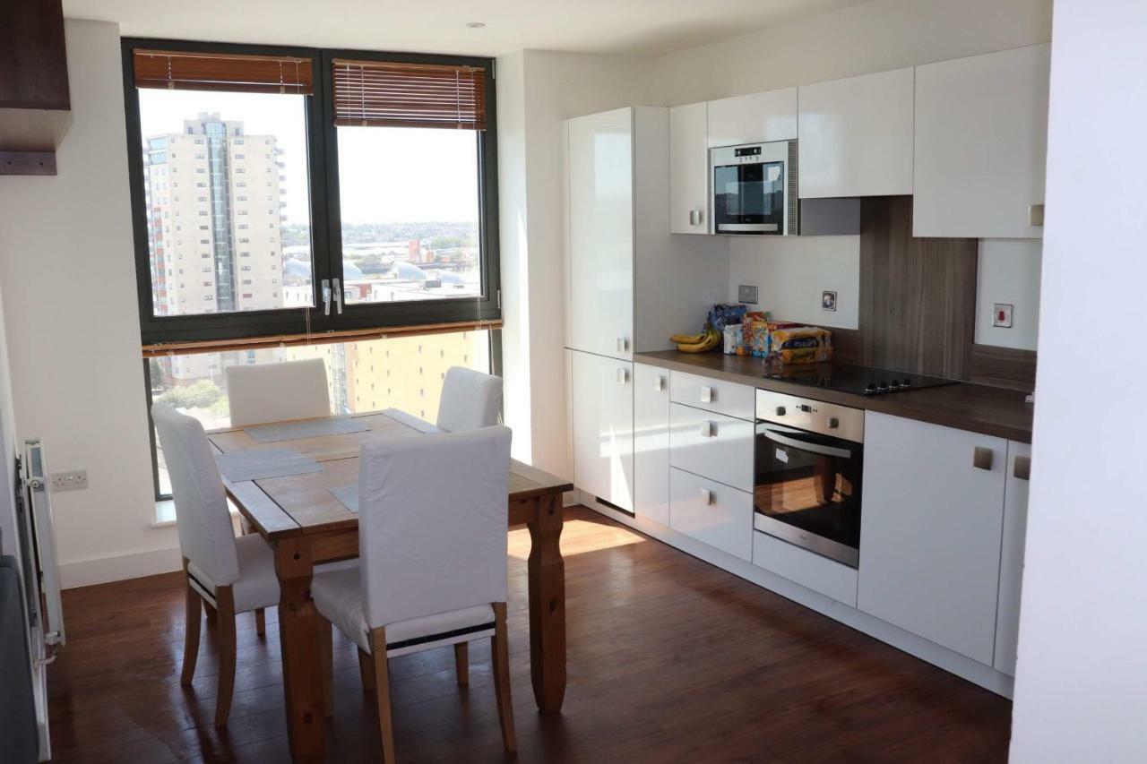 Premium Waterside Apartment Londra Dış mekan fotoğraf